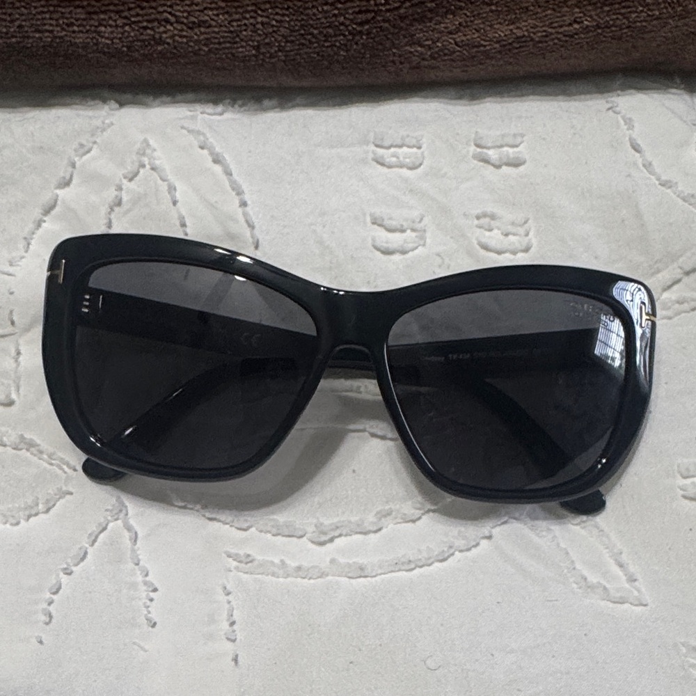 Tom Ford Sleek Black Sunglasses